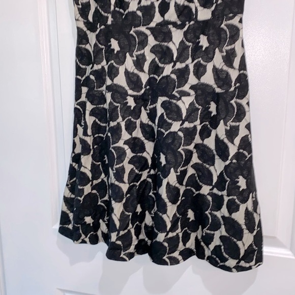 Ann Taylor floral dress size 6 fit and flare - Picture 4 of 10